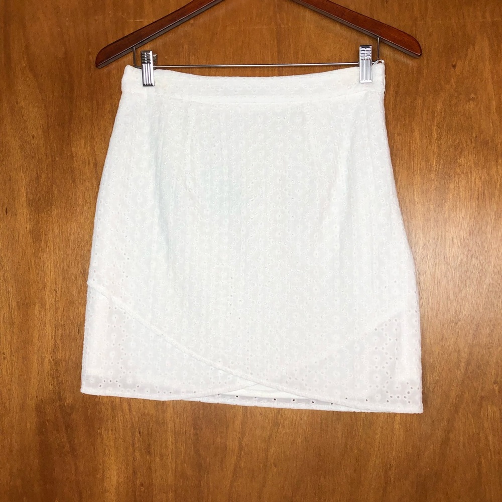 Francesca’s Collection Paraella white mini skirt L